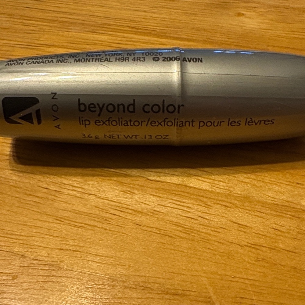 Avon Beyond Color Lip Exfoliator - Silver